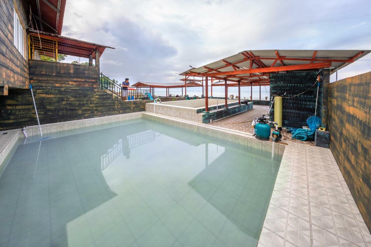 Mega Nasional Seaview Hotel Gunungsitoli Exterior foto