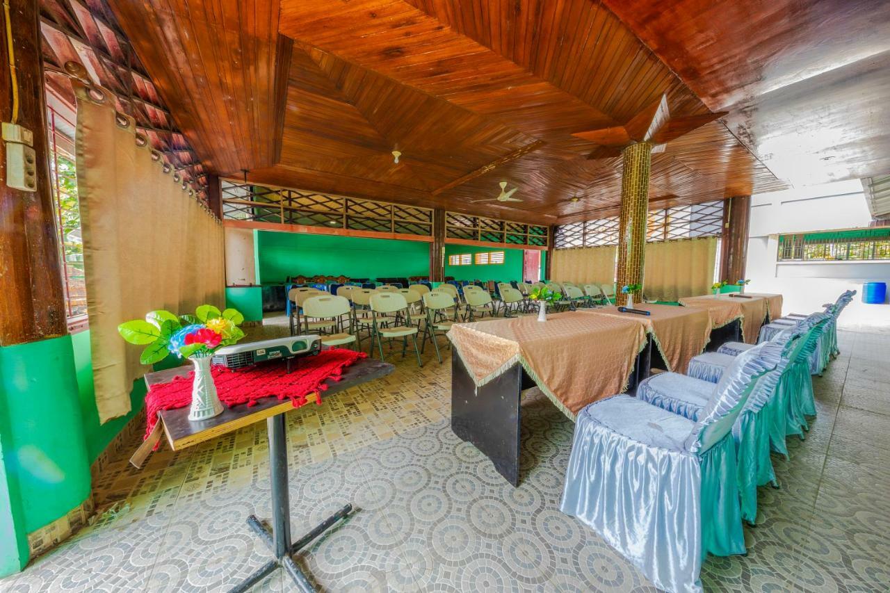 Mega Nasional Seaview Hotel Gunungsitoli Exterior foto