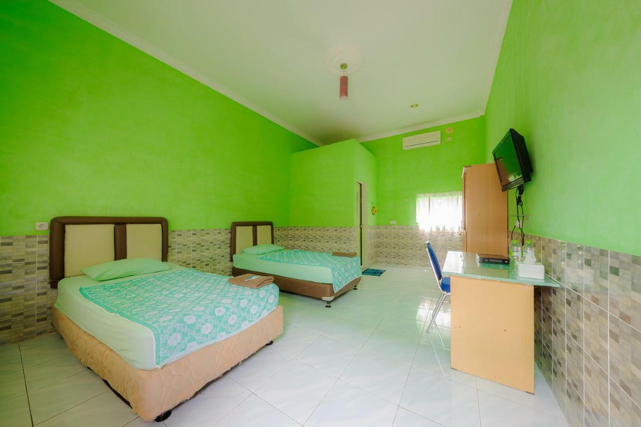 Mega Nasional Seaview Hotel Gunungsitoli Exterior foto